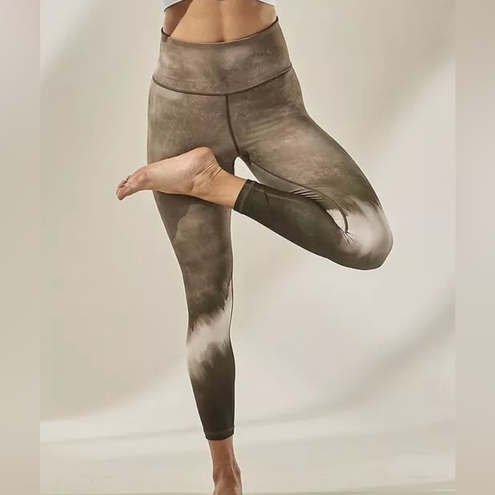 Athleta Elation Watercolor Stripe 7/8 Leggings- Rare find